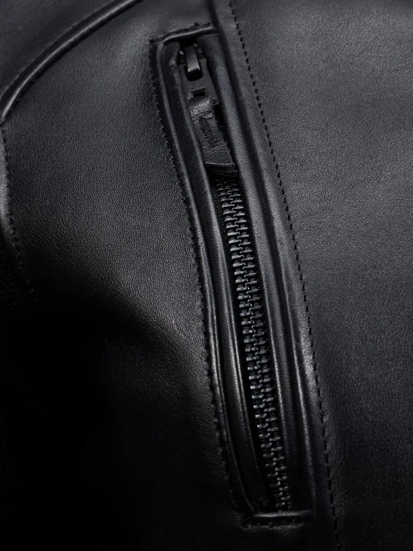 Revolver Black