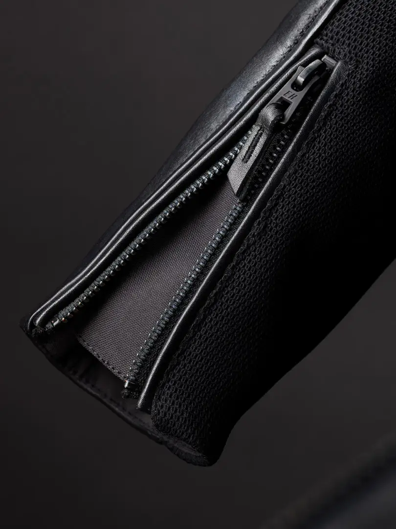 Revolver Black